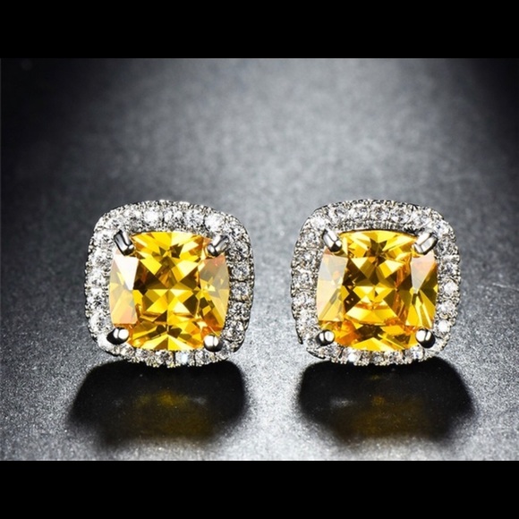 Studs - Picture 1 of 1